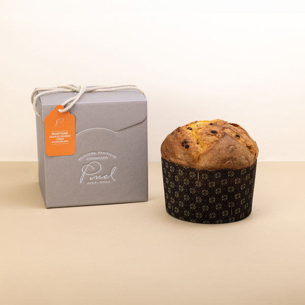 Panettone all’arancio, zenzero e perle di cioccolato