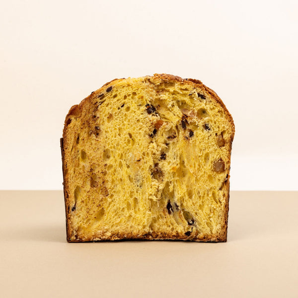 Panettone all’arancio, zenzero e perle di cioccolato