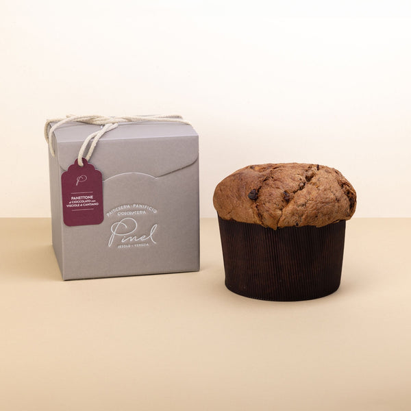 Panettone al cioccolato con visciole di Cantiano