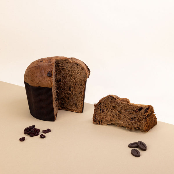 Panettone al cioccolato con visciole di Cantiano